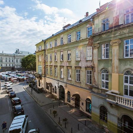 Appartement Навпроти Вернісажу Біля Оперного Вулиця Театральна 26 Є Балкон Та Інернет à Lviv Extérieur photo