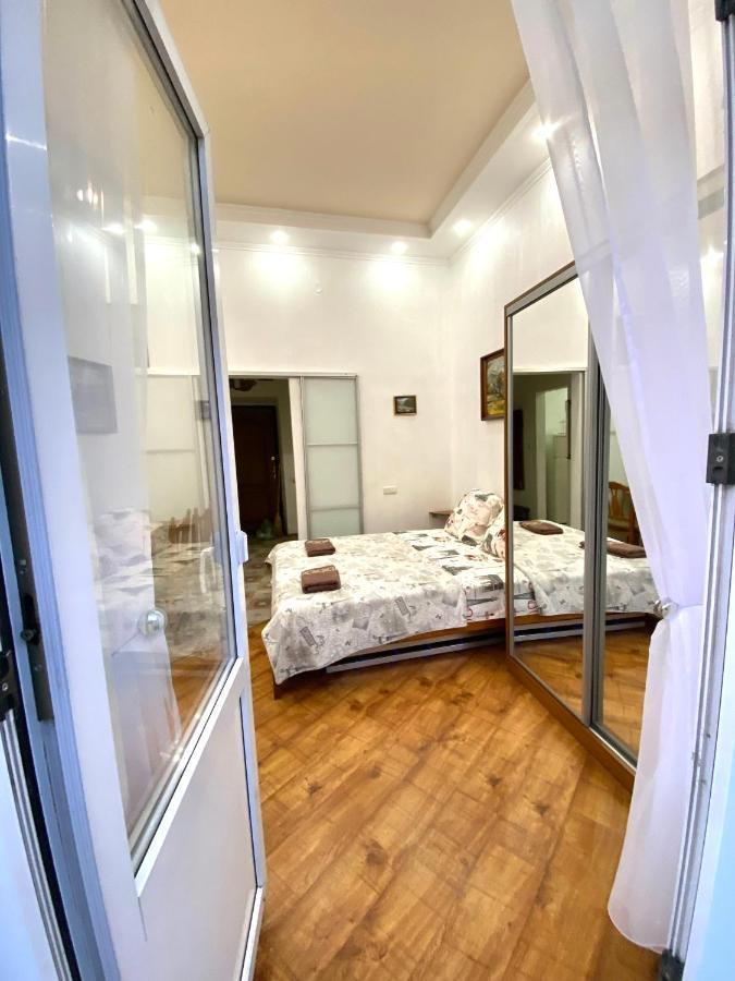 Appartement Навпроти Вернісажу Біля Оперного Вулиця Театральна 26 Є Балкон Та Інернет à Lviv Extérieur photo