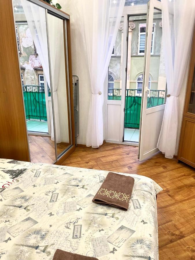 Appartement Навпроти Вернісажу Біля Оперного Вулиця Театральна 26 Є Балкон Та Інернет à Lviv Extérieur photo