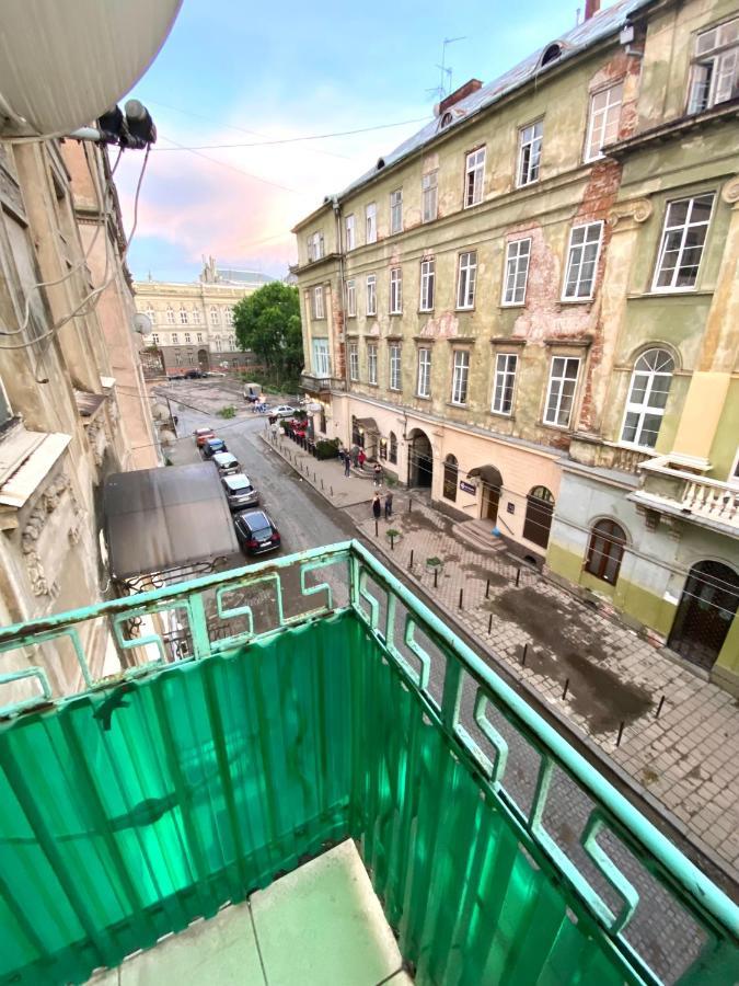 Appartement Навпроти Вернісажу Біля Оперного Вулиця Театральна 26 Є Балкон Та Інернет à Lviv Extérieur photo