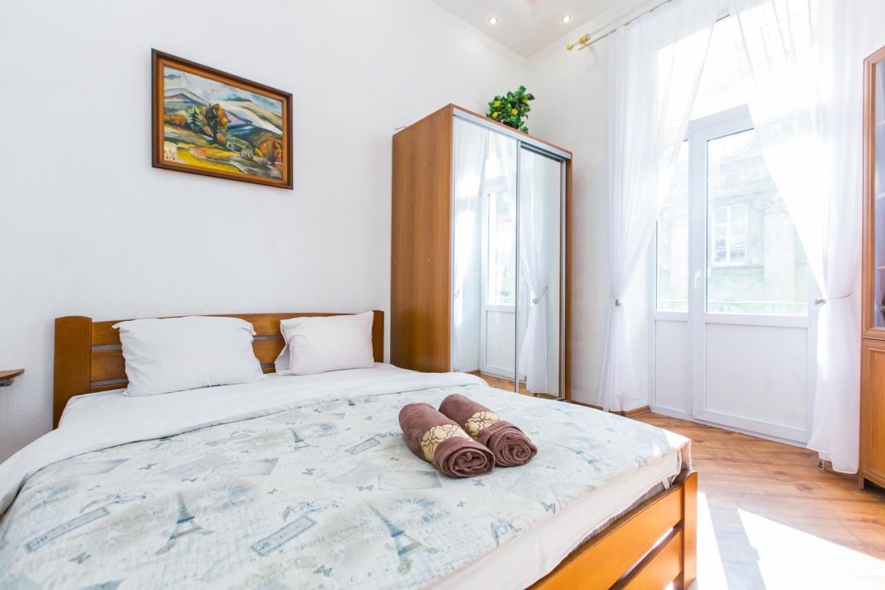 Appartement Навпроти Вернісажу Біля Оперного Вулиця Театральна 26 Є Балкон Та Інернет à Lviv Extérieur photo