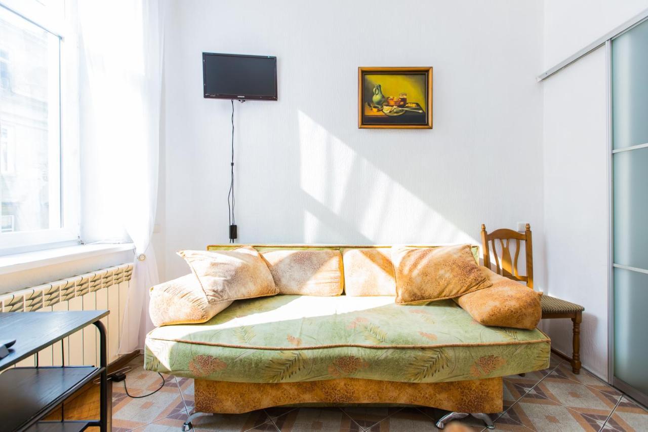 Appartement Навпроти Вернісажу Біля Оперного Вулиця Театральна 26 Є Балкон Та Інернет à Lviv Extérieur photo