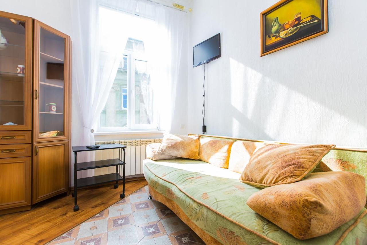 Appartement Навпроти Вернісажу Біля Оперного Вулиця Театральна 26 Є Балкон Та Інернет à Lviv Extérieur photo