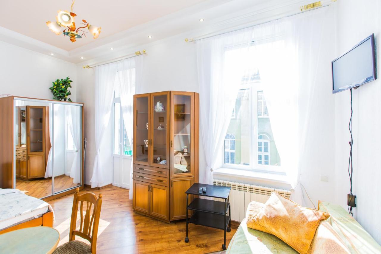 Appartement Навпроти Вернісажу Біля Оперного Вулиця Театральна 26 Є Балкон Та Інернет à Lviv Extérieur photo