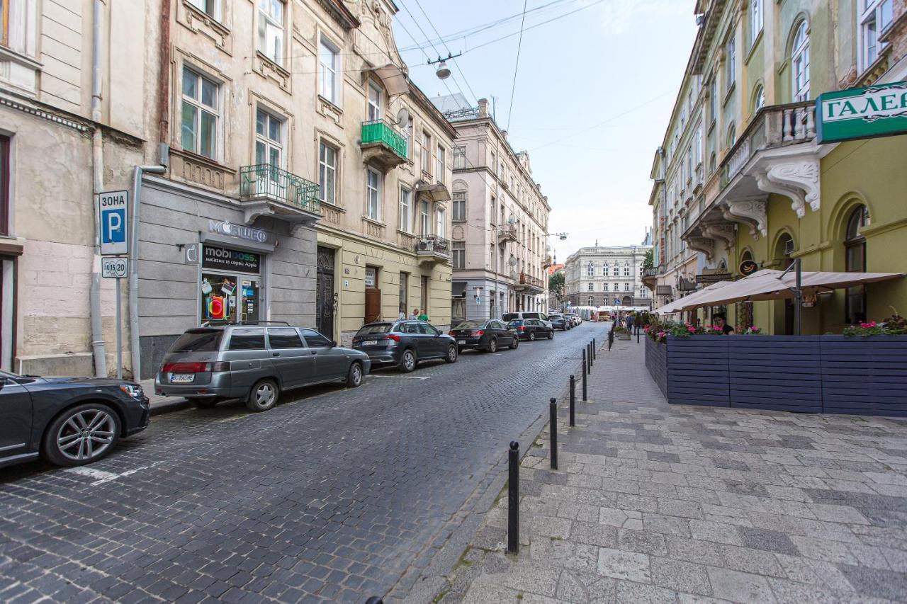 Appartement Навпроти Вернісажу Біля Оперного Вулиця Театральна 26 Є Балкон Та Інернет à Lviv Extérieur photo