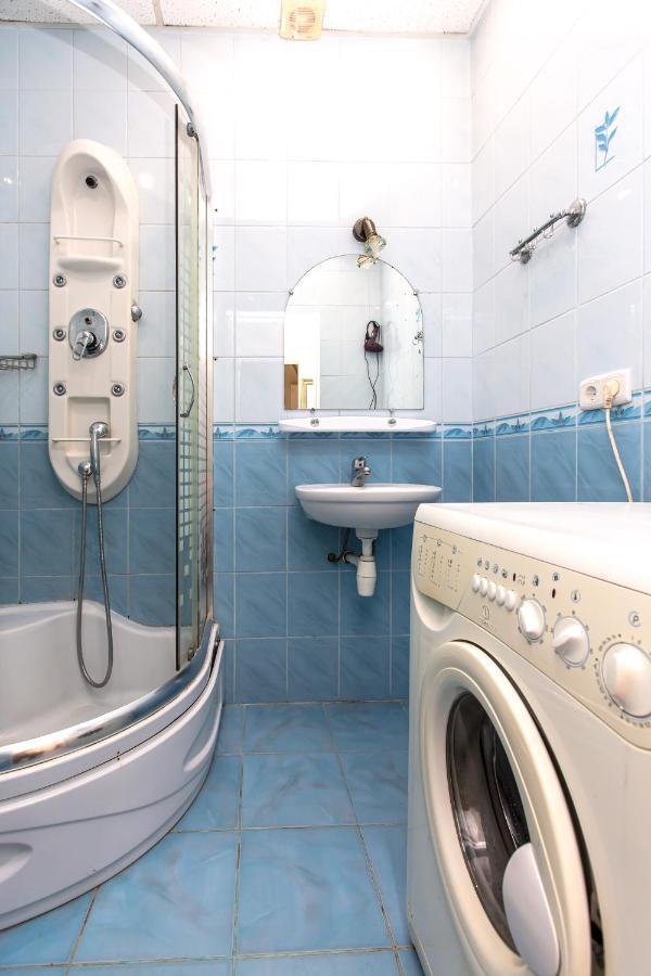 Appartement Навпроти Вернісажу Біля Оперного Вулиця Театральна 26 Є Балкон Та Інернет à Lviv Extérieur photo